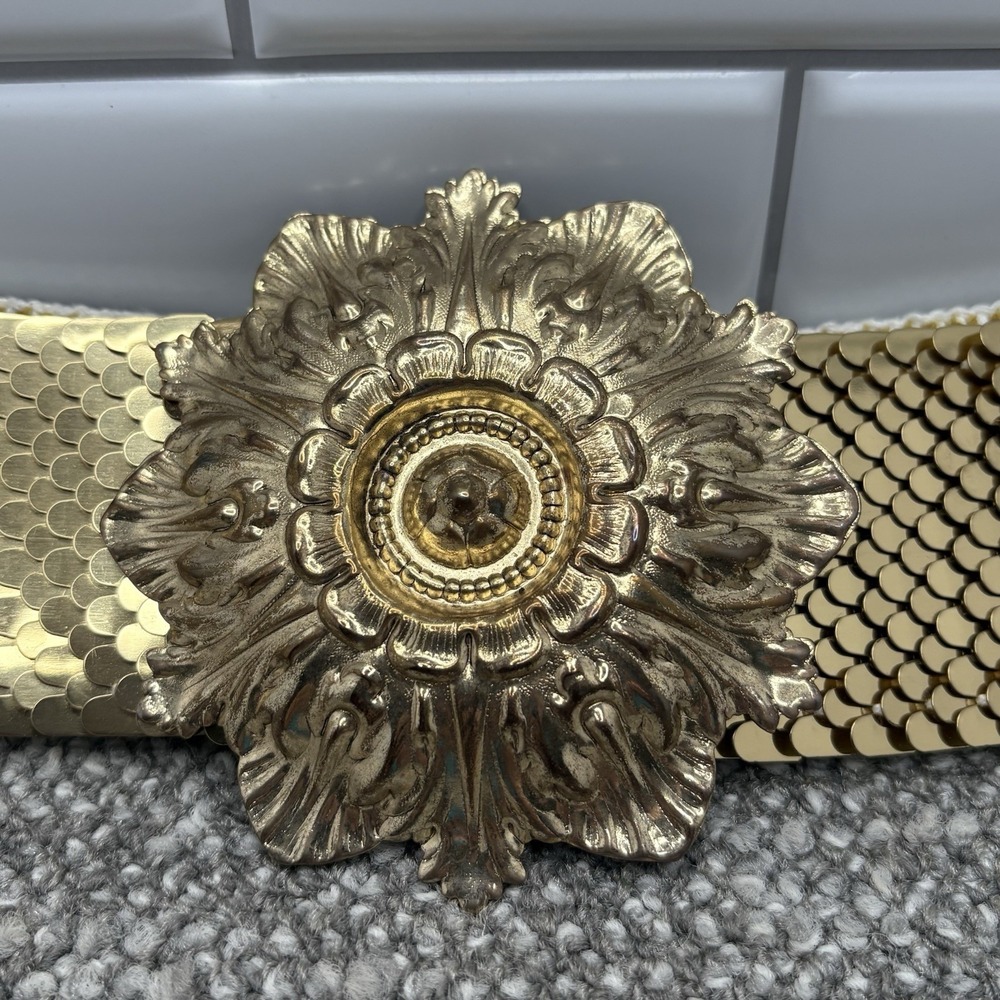 Women Belt Elastic Textured Large Golden Color Clasp Wide VTG Castle H18 - Picture 3 of 14